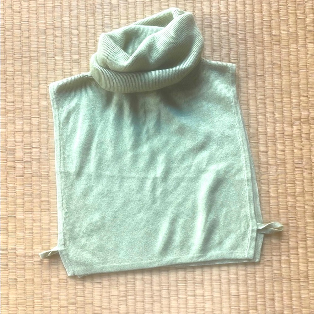 Light Green Knit Turtleneck soft and warm silk cashmere blend. Pristine.